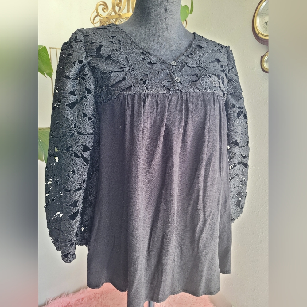 Davi & Dani Black Heavy Lace Balloon Sleeve Size L